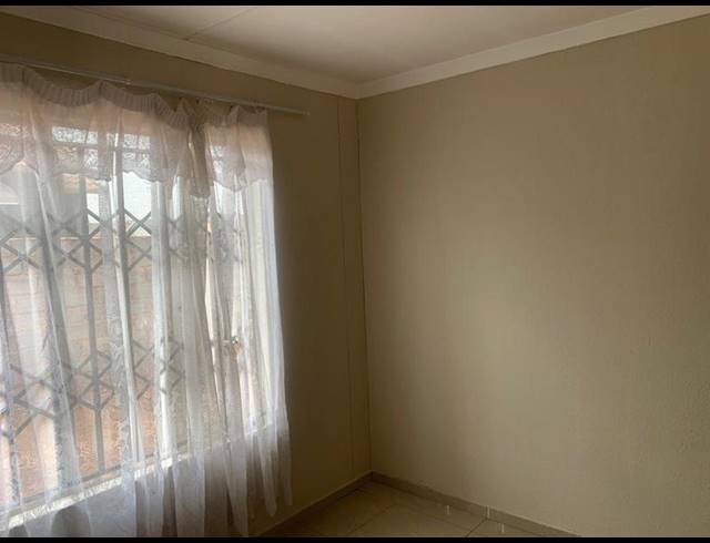 2 BEDROOM HOUSE FOR SALE IN PROTEA GLEN EXT